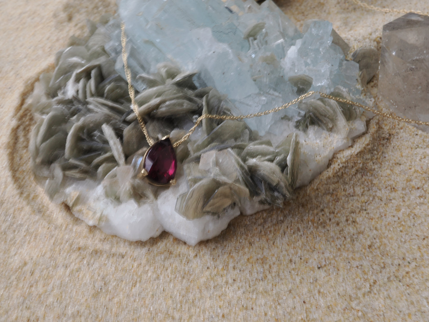 Virethë — Wine Garnet Pear Pendant  14ct Gold | 1.75ct Natural Garnet