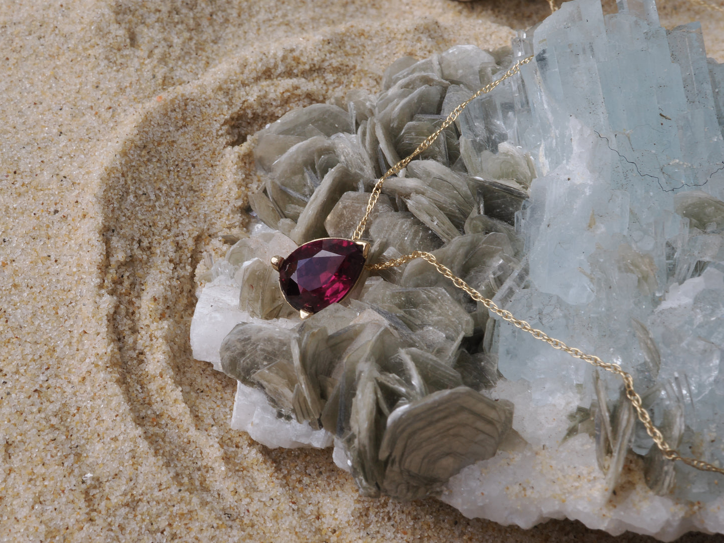 Virethë — Wine Garnet Pear Pendant  14ct Gold | 1.75ct Natural Garnet