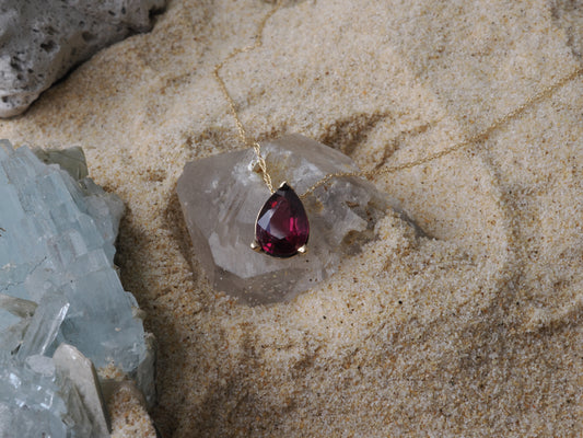 Virethë — Wine Garnet Pear Pendant  14ct Gold | 1.75ct Natural Garnet