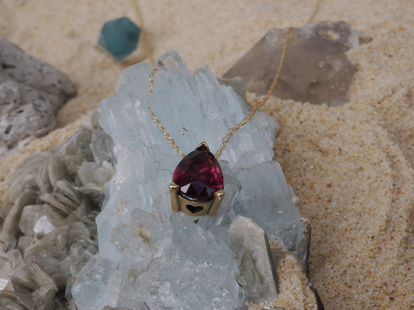 Virethë — Wine Garnet Pear Pendant  14ct Gold | 1.75ct Natural Garnet